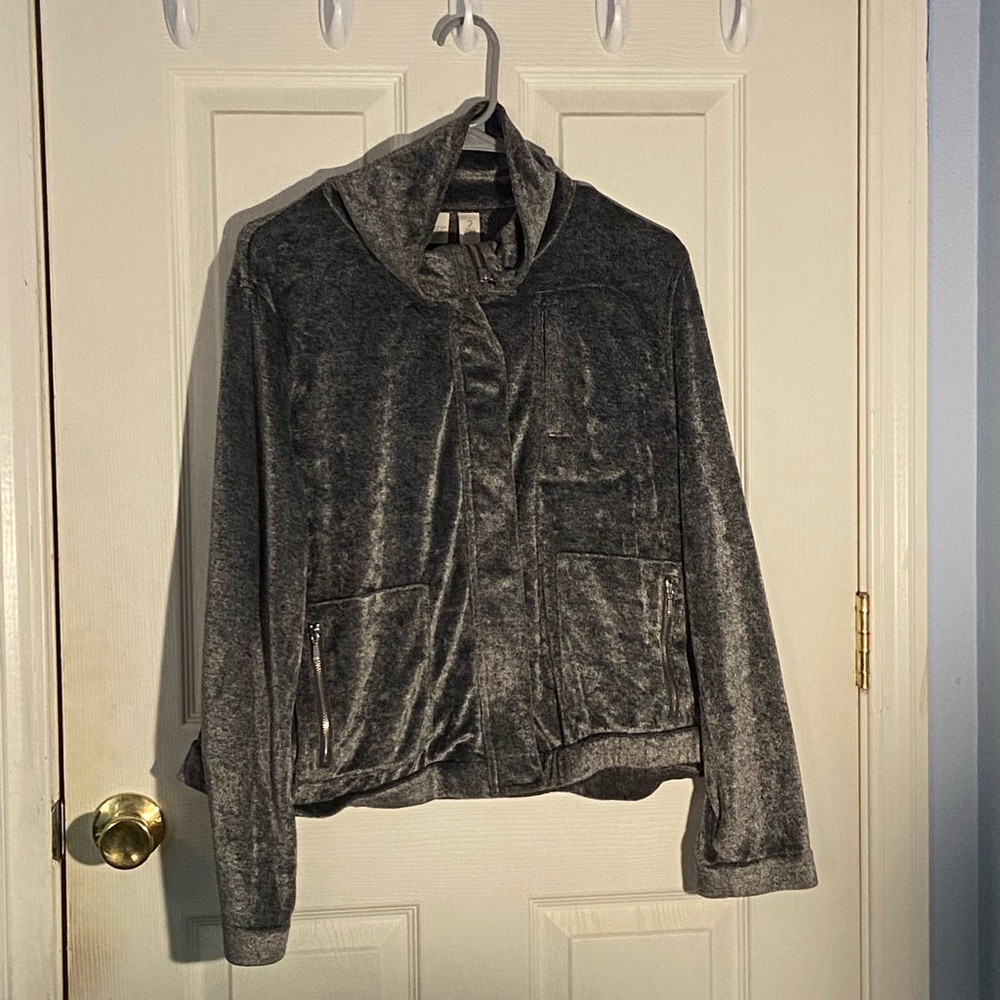 Zenergy by Chicos Velvet Long Sleeve Jacket.